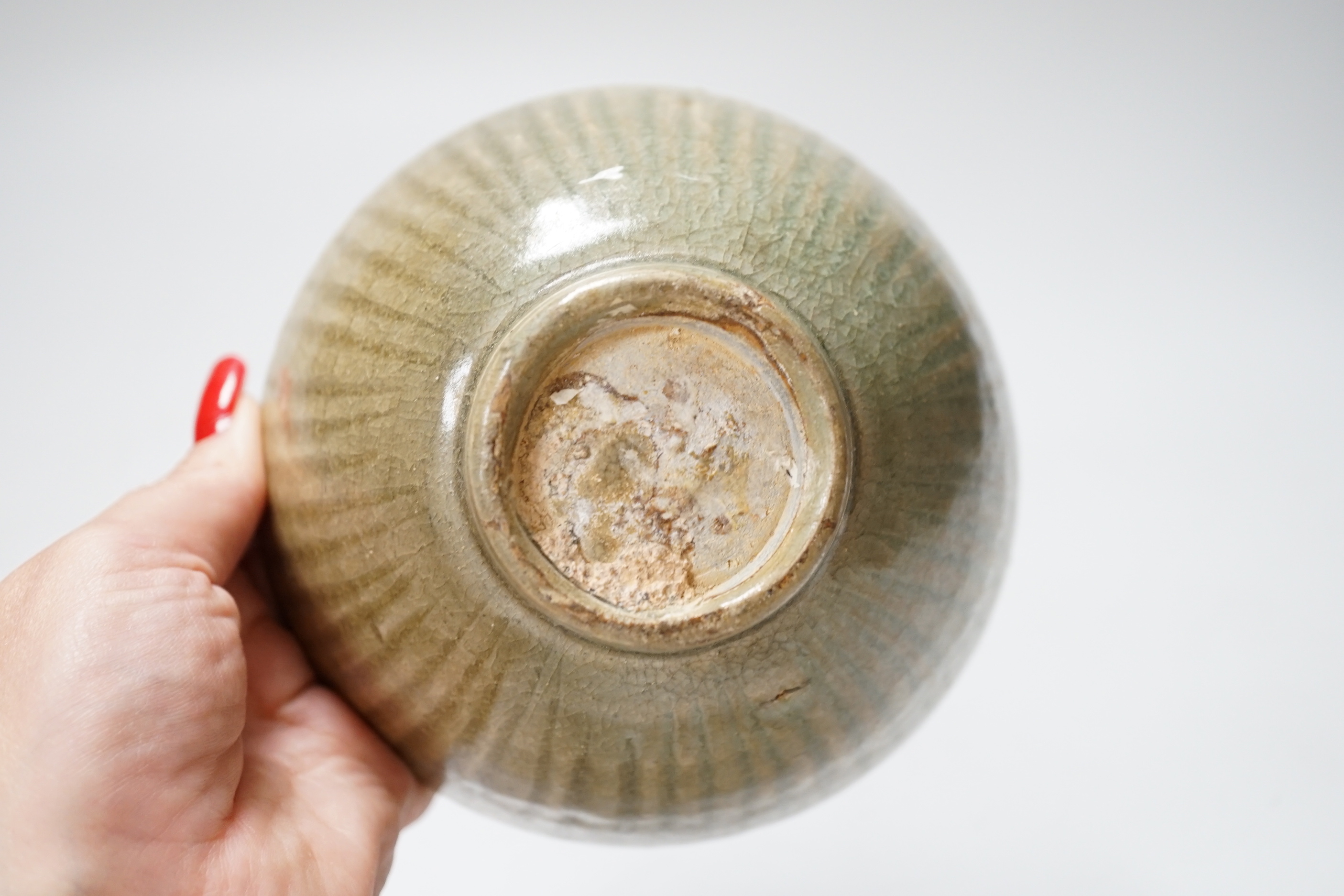 A Thai celadon ribbed bowl, Sisatchanalai, 14th-16th century, 14cm diameter